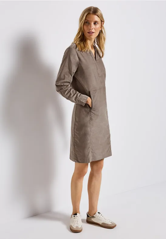 Corduroy jurk met gespleten hals bark brown