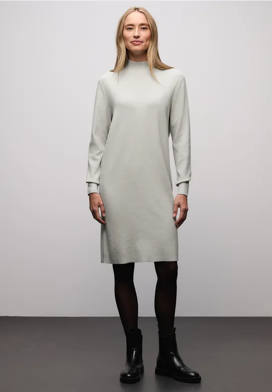 Dzianinowa sukienka z golfem pelican grey mel.