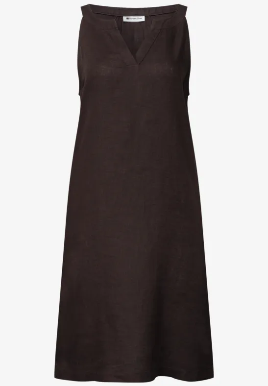 Ärmelloses, knielanges, dunkelbraunes Leinenkleid mit V-Ausschnitt.