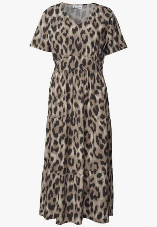 Midikleid mit Leopardenmuster, V-Ausschnitt, kurzen Ärmeln, elastischer Taille und vorderem Schlitz.