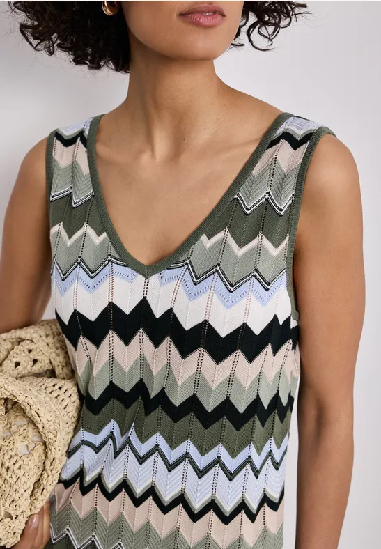Ärmelloses Stricktop mit V-Ausschnitt und mehrfarbigem Zickzackmuster.