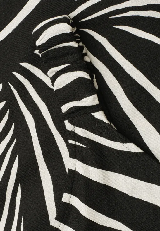 Schwarz-weißer Zebra-Print mit Rüschen