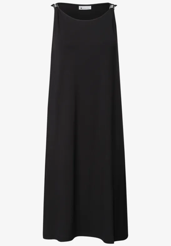 Schwarzes, ärmelloses, bodenlanges Kleid mit schmalen Trägern, schlicht und elegant.