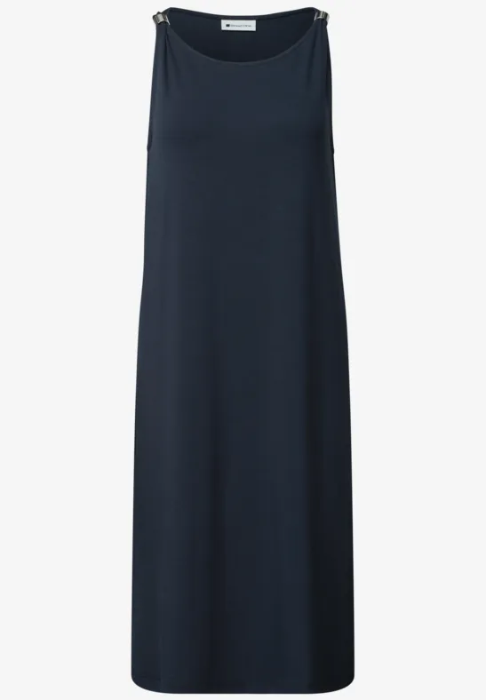 Een simpel, mouwloos, donkerblauw maxi-jurk met ronde hals.