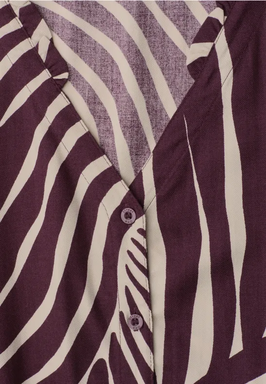 Top col en V à motif zébré violet et blanc avec boutons