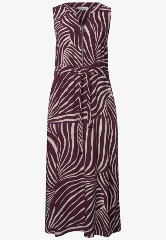 Mouwloze maxi-jurk in wikkelmodel met bordeaux-wit zebraprint en tailleceintuur.