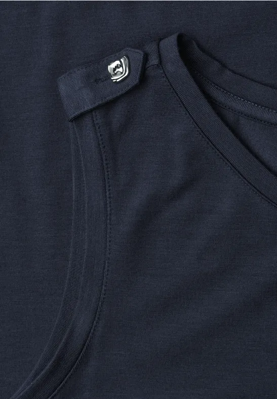 Ärmelloses dunkelblaues Shirt mit Schulterknopf und Rundhals-Ausschnitt