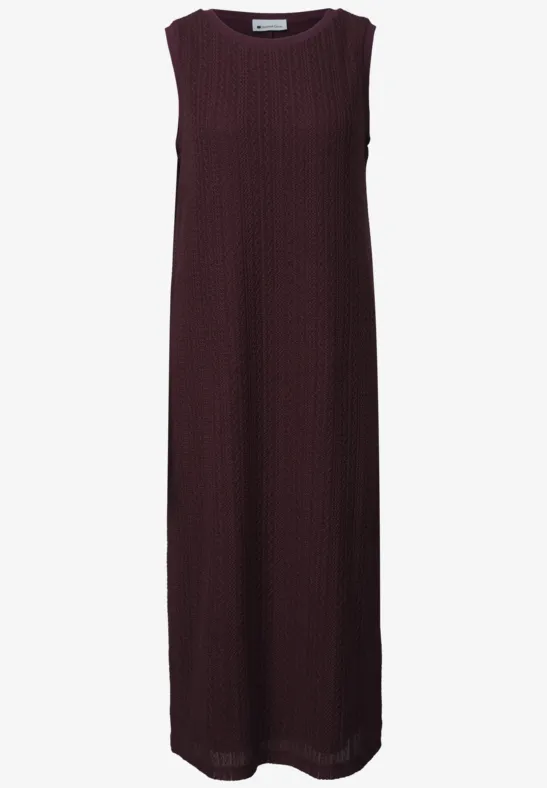 Ärmelloses, knöchellanges Strickkleid in Dunkelrot.