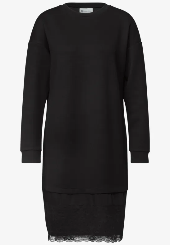 Schwarzes Sweatkleid mit langen Ärmeln und dezenter Spitze am Saum.