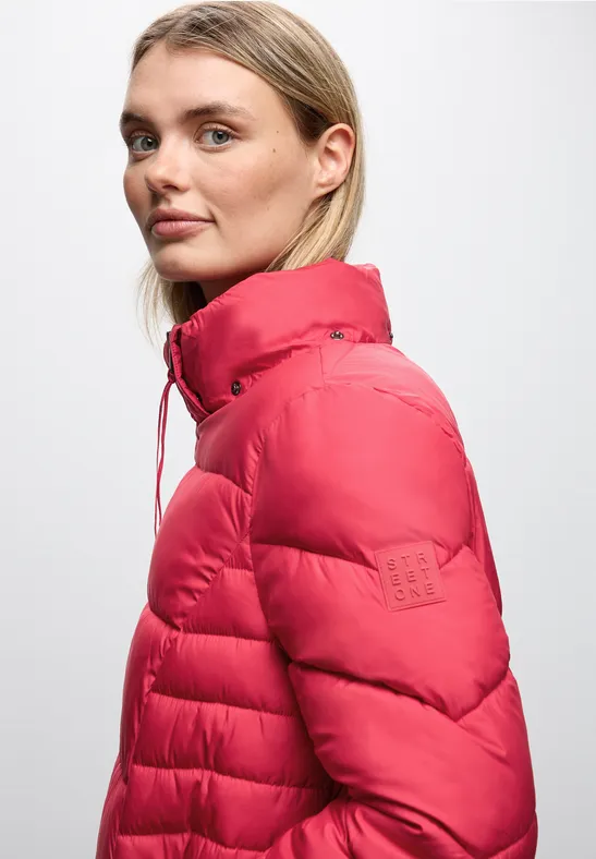 Kurze Steppjacke carpet red