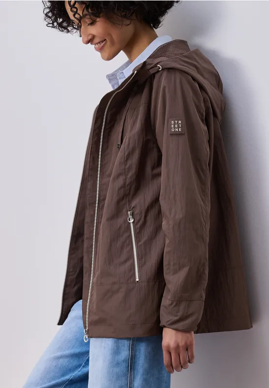 Moderner Windbreaker mahogany brown