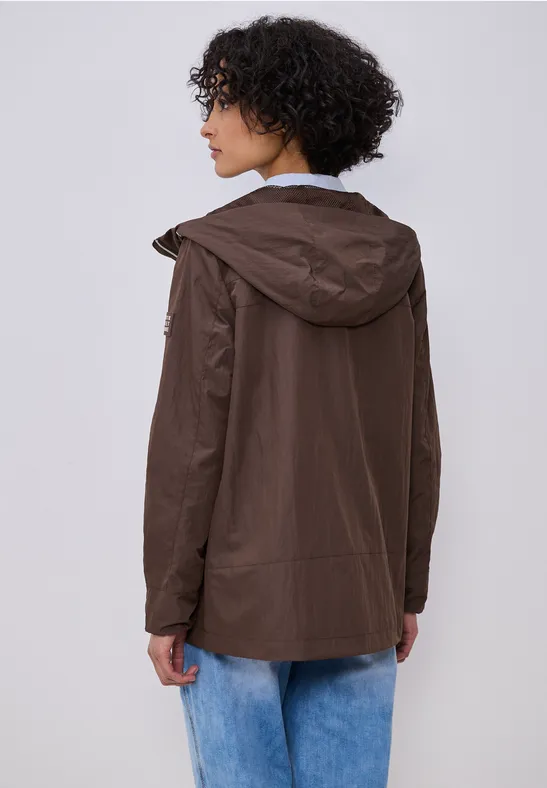 Moderner Windbreaker mahogany brown