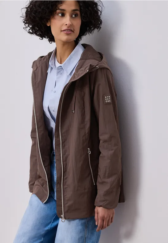 Moderner Windbreaker mahogany brown