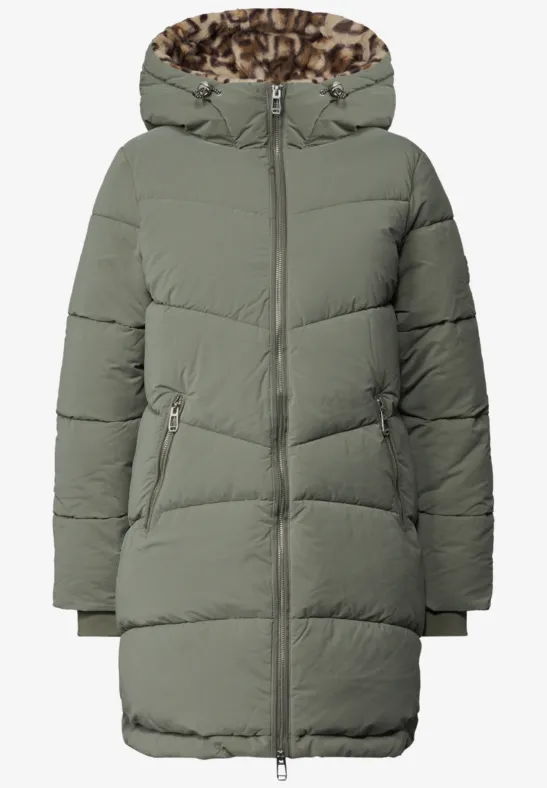 Olivgrüne wattierte Daunenjacke für Damen, mit Kapuze, Reißverschluss und seitlichen Taschen, knielang.