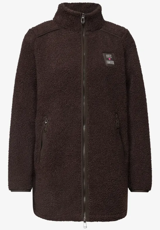 Dunkelbraune, knielange Fleecejacke mit Frontreißverschluss, hohem Kragen und zwei seitlichen Reißverschlusstaschen.