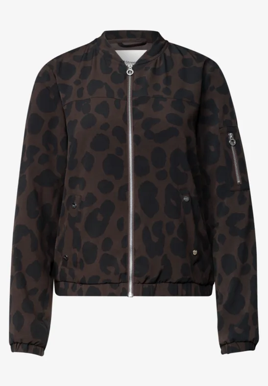 Dunkelbraune Bomberjacke mit dezentem Leopardenmuster, Reißverschluss und seitlichen Taschen.