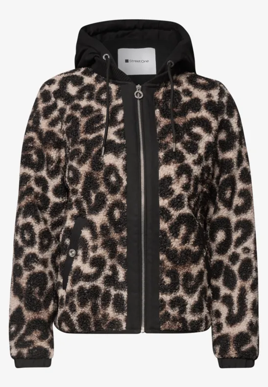 Kurz geschnittener Teddy-Fleece-Jacke mit Kapuze, Reißverschluss und Leo-Muster.