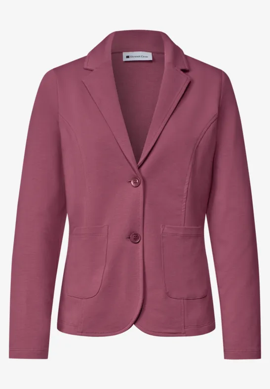 Taillierter Damenblazer in Rosé mit zwei Knöpfen und aufgesetzten Taschen.