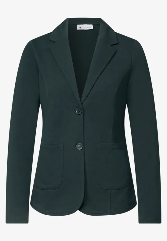 Dunkelgrüner Damenblazer mit Zwei-Knopf-Verschluss und aufgesetzten Taschen.