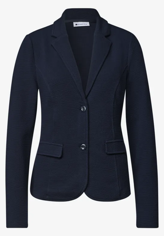 Eleganter dunkelblauer Damenblazer mit Reverskragen, zwei Knöpfen und aufgesetzten Taschen.