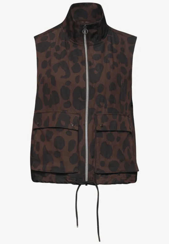 Mouwloos gilet met bruin-zwarte luipaardprint, ritssluiting, klepzakken en tunnelkoord.