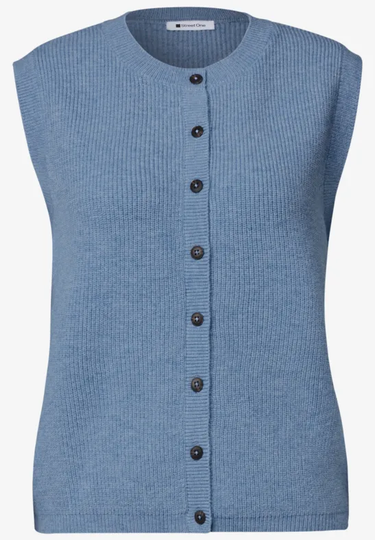 Hellblaue, ärmellose Strickweste mit durchgehender Knopfleiste und Rundhalsausschnitt.