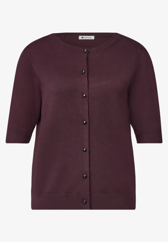 Dunkelviolette Damen-Strickjacke mit halblangen Ärmeln und Knopfleiste.