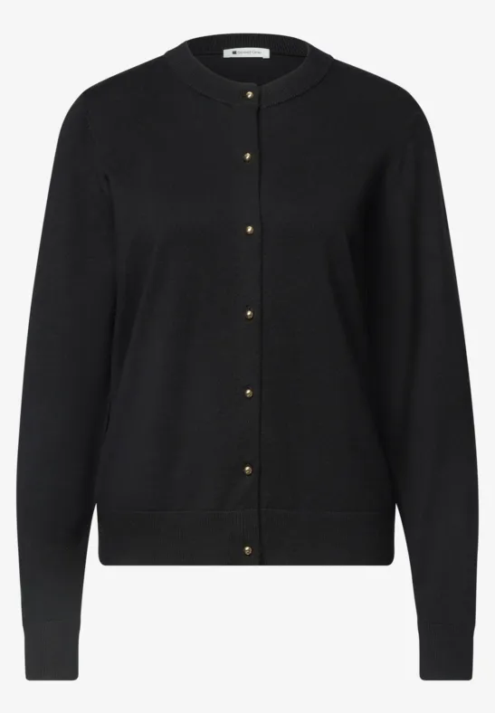 Schwarze Strickjacke mit Rundausschnitt und goldfarbenen Knöpfen.