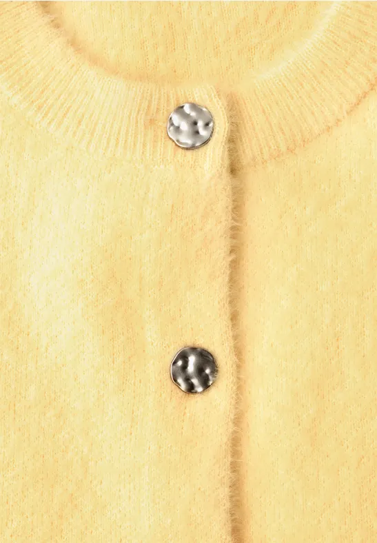 Hellgelbe Strickjacke mit Rundhalsausschnitt und silbernen Hammerschlag-Knöpfen