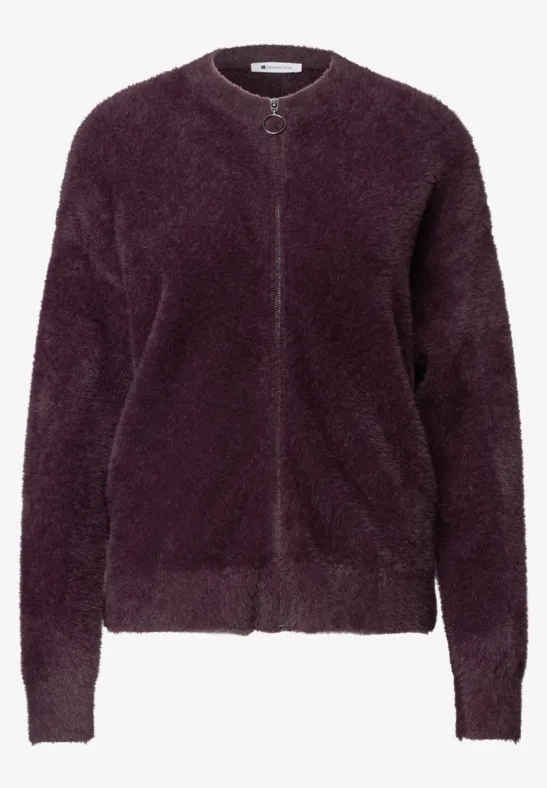 Lila flauschige Strickjacke mit Reißverschluss, Rundhalsausschnitt und langen Ärmeln.