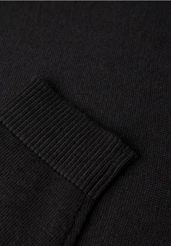 V-Neck Pullover Black
