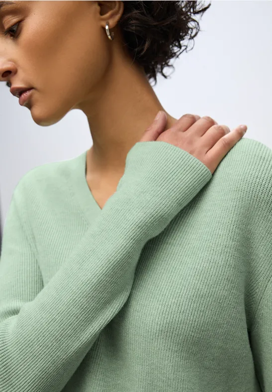 Basic V-Neck Pullover serene green mel.