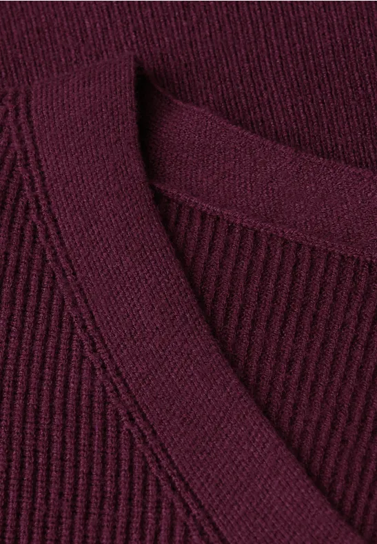 Basic V-Neck Pullover wildberry red
