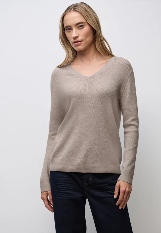 Pull basique à col en V sandstone mocha mel.