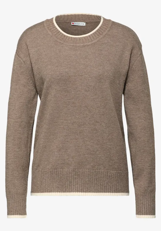 Pull avec détails contrastés silk brown mel.