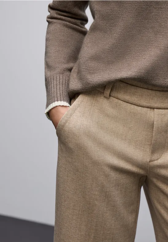 Pull avec détails contrastés silk brown mel.