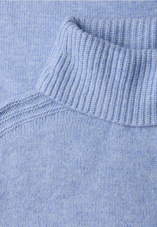 Doux pull à col roulé frosted blue mel.