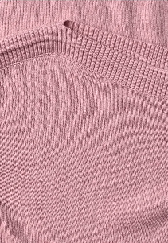 Rosa Strickstoff mit feinem Rippenmuster und abgesetzter Naht