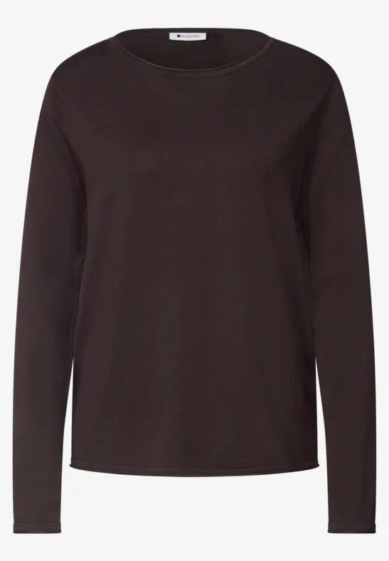 Einfaches braunes Langarmshirt mit Rundhalsausschnitt, schlicht und unifarben.