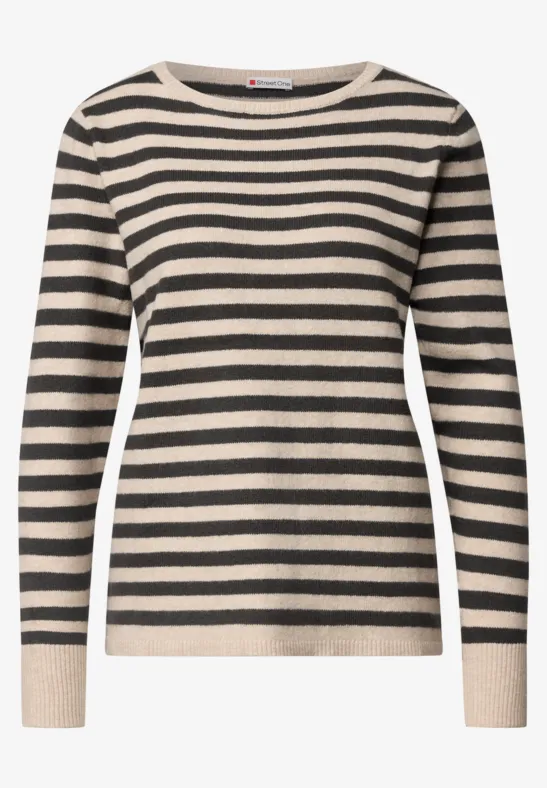Beiger Pullover mit schwarzen Querstreifen und langen Ärmeln.