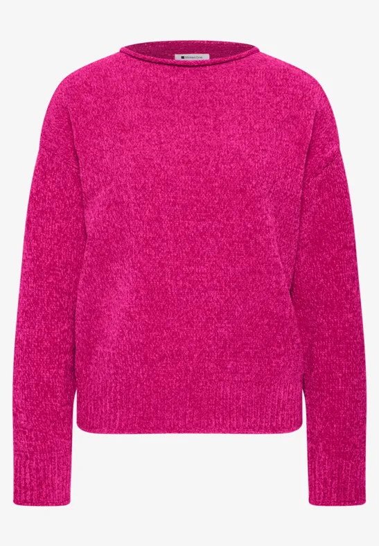 Ein pinker Strickpullover mit Rundhalsausschnitt und langen Ärmeln.