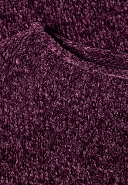 Nahaufnahme eines dunkelvioletten Strickstoffs mit feiner Textur