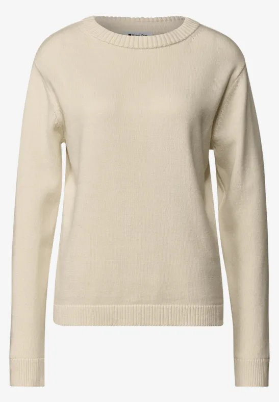 Beiger, langärmeliger Pullover aus feinem Strick mit Rundhalsausschnitt.
