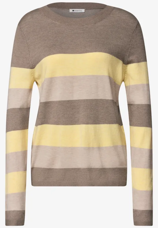 Pullover mit Rundhalsausschnitt und breiten horizontalen Streifen in Braun, Beige und Hellgelb.