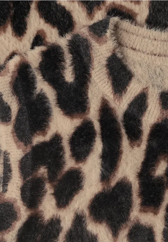Nahaufnahme eines flauschigen Stoffes mit Leopardenmuster