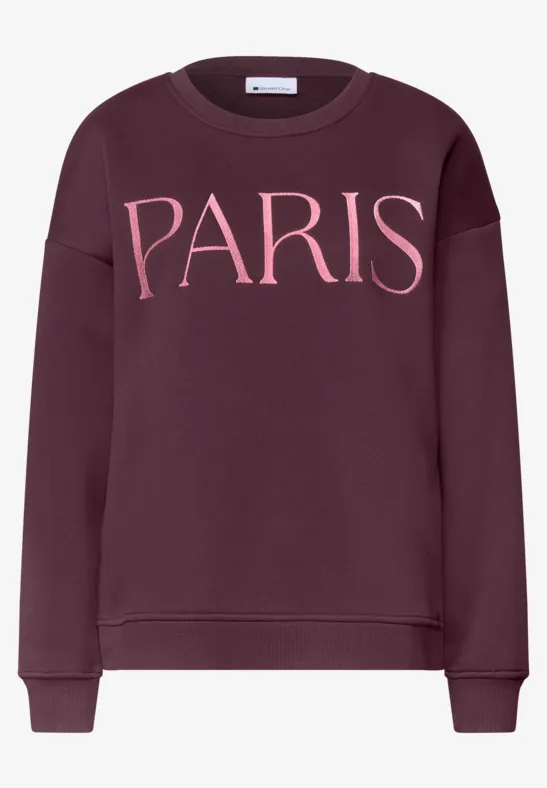 Bordeauxkleurige trui met roze 'PARIS'-opdruk op de borst.