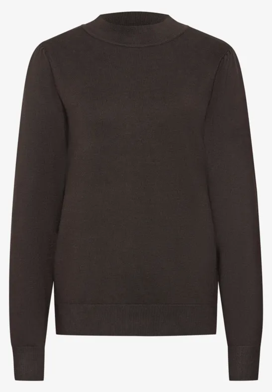 Dunkelbrauner Pullover mit Rundhalsausschnitt und langen Ärmeln vor weißem Hintergrund.