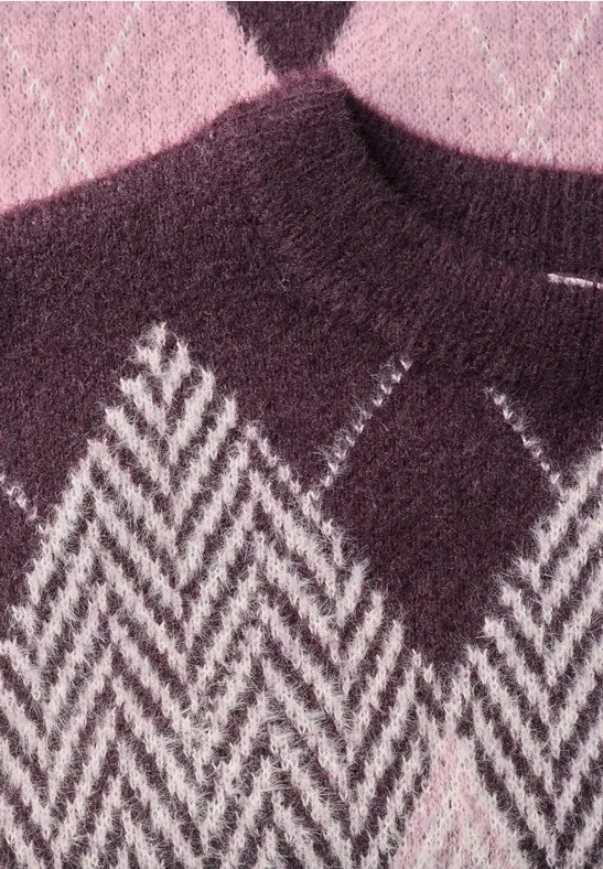 Gestrickter Pullover mit Argyle-Rautenmuster in Rosa, Burgunderrot und Creme.