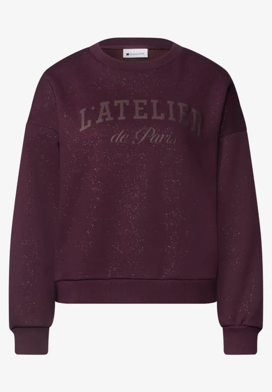 Dunkelvioletter Pullover mit 'L'ATELIER de Paris'-Schriftzug vorne.