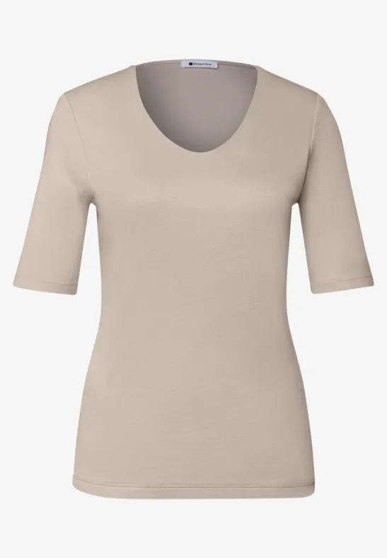 Beżowy damski T-shirt z półdługimi rękawami i okrągłym dekoltem, dopasowany krój.